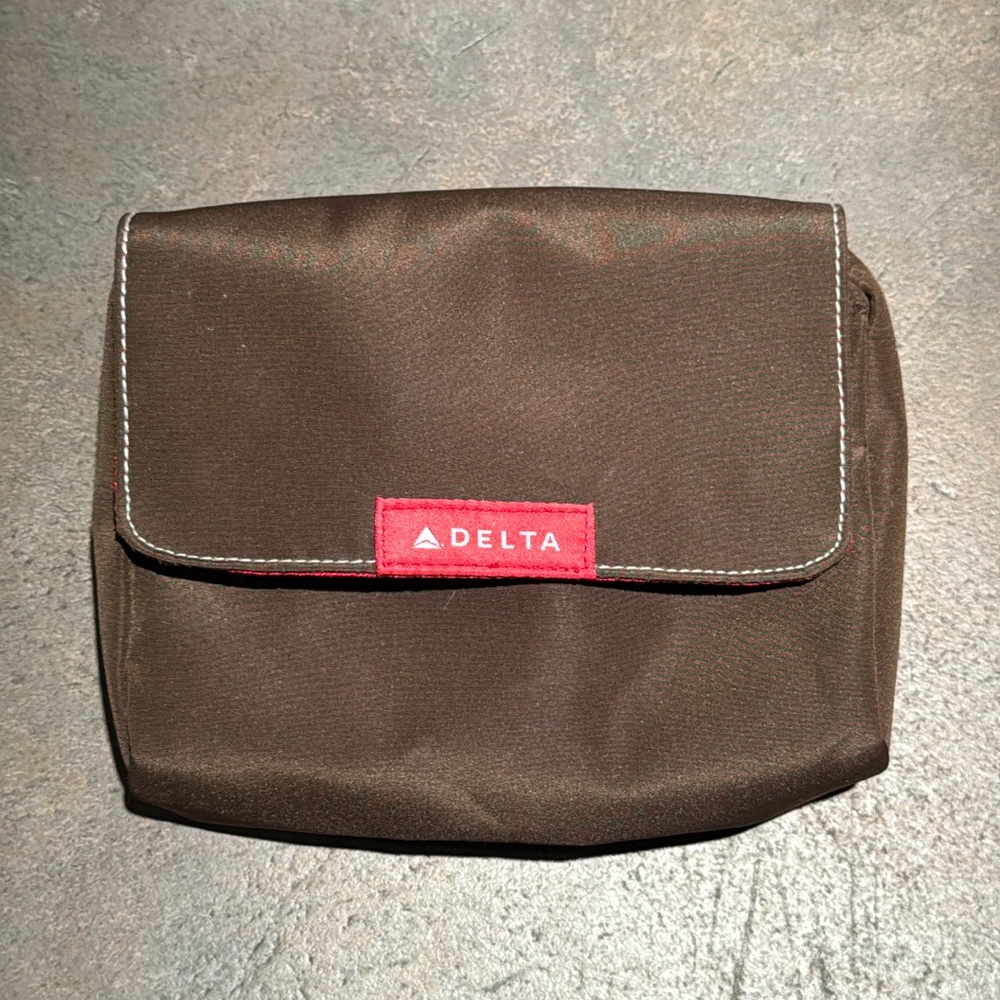 Delta Airlines Vintage Nylon Toiletry bag makeup beach overnight Never used